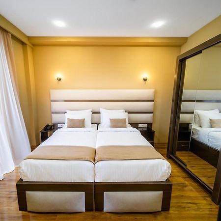 Hotel Residence Plaza Τυφλίδα Δωμάτιο φωτογραφία