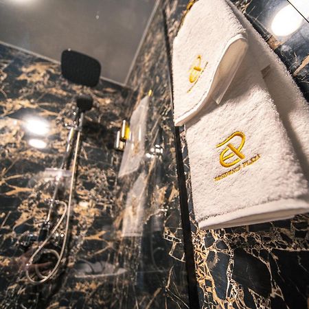 Hotel Residence Plaza Τυφλίδα Δωμάτιο φωτογραφία