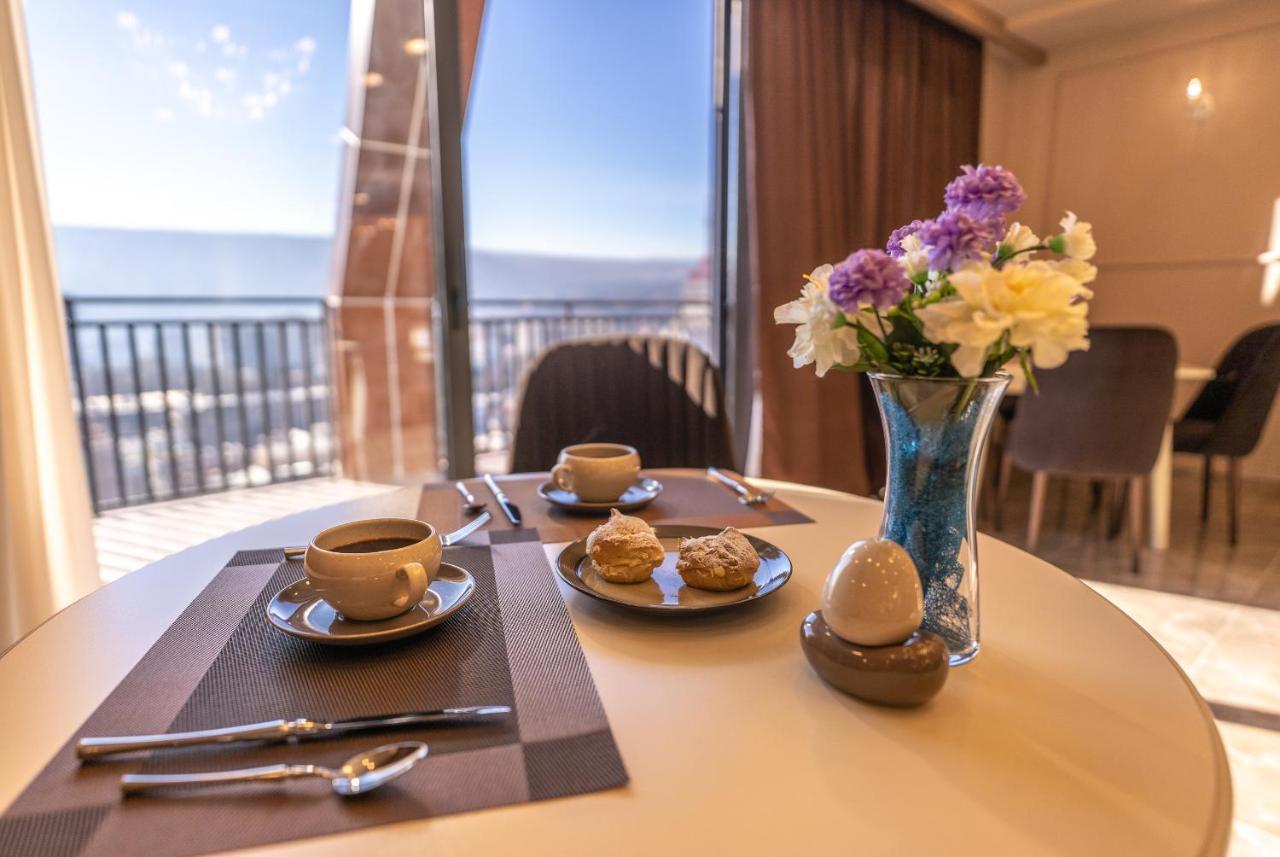 Hotel Residence Plaza Τυφλίδα Εξωτερικό φωτογραφία