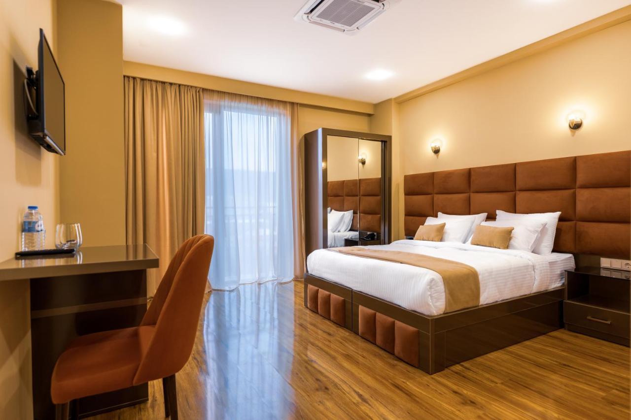 Hotel Residence Plaza Τυφλίδα Εξωτερικό φωτογραφία