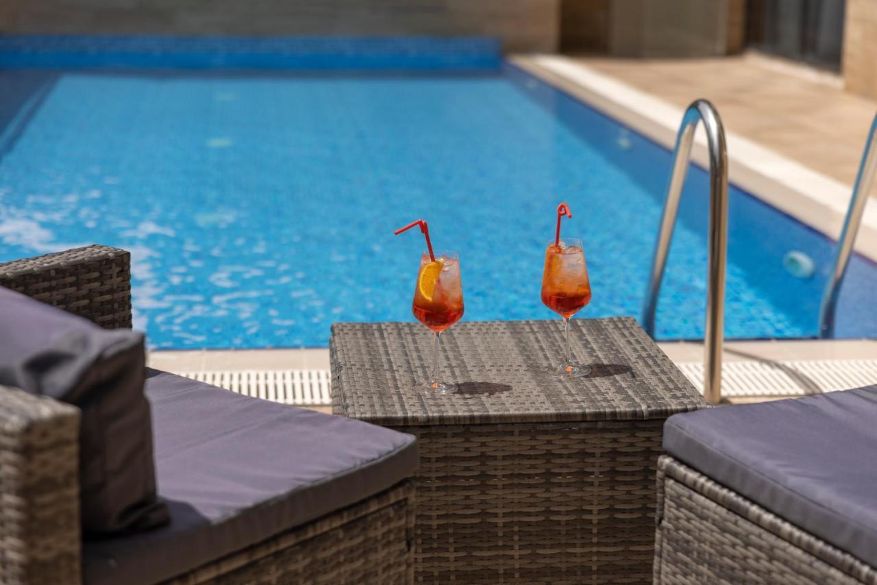 Hotel Residence Plaza Τυφλίδα Εξωτερικό φωτογραφία