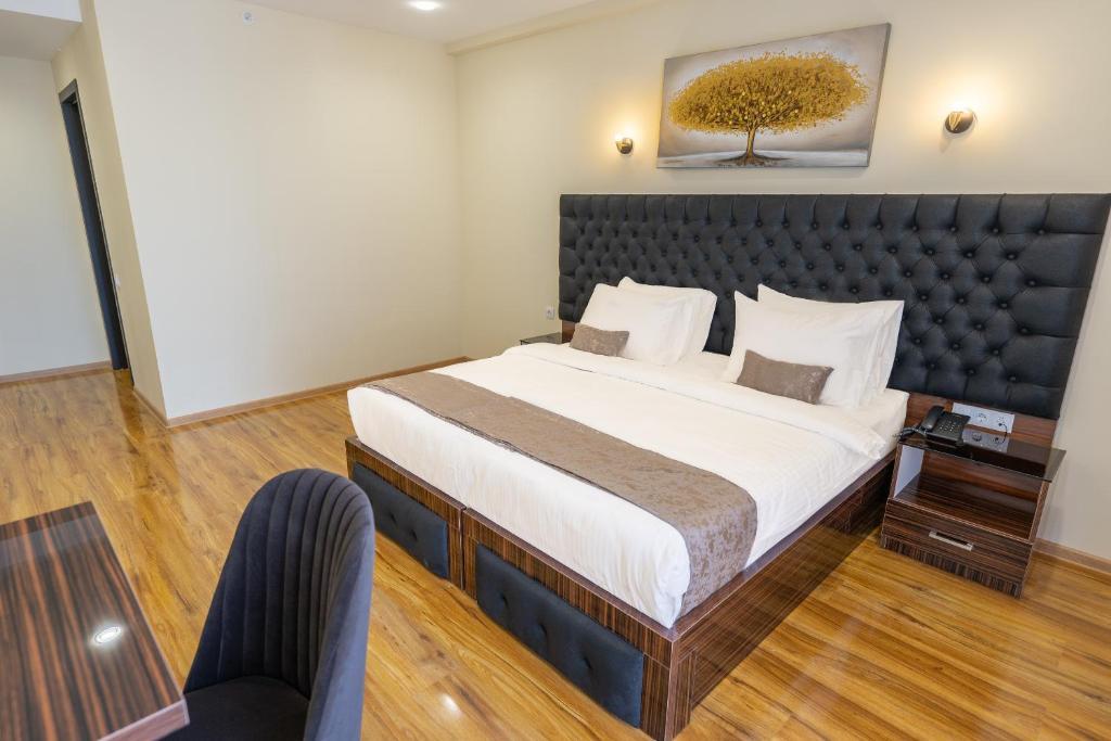Hotel Residence Plaza Τυφλίδα Εξωτερικό φωτογραφία
