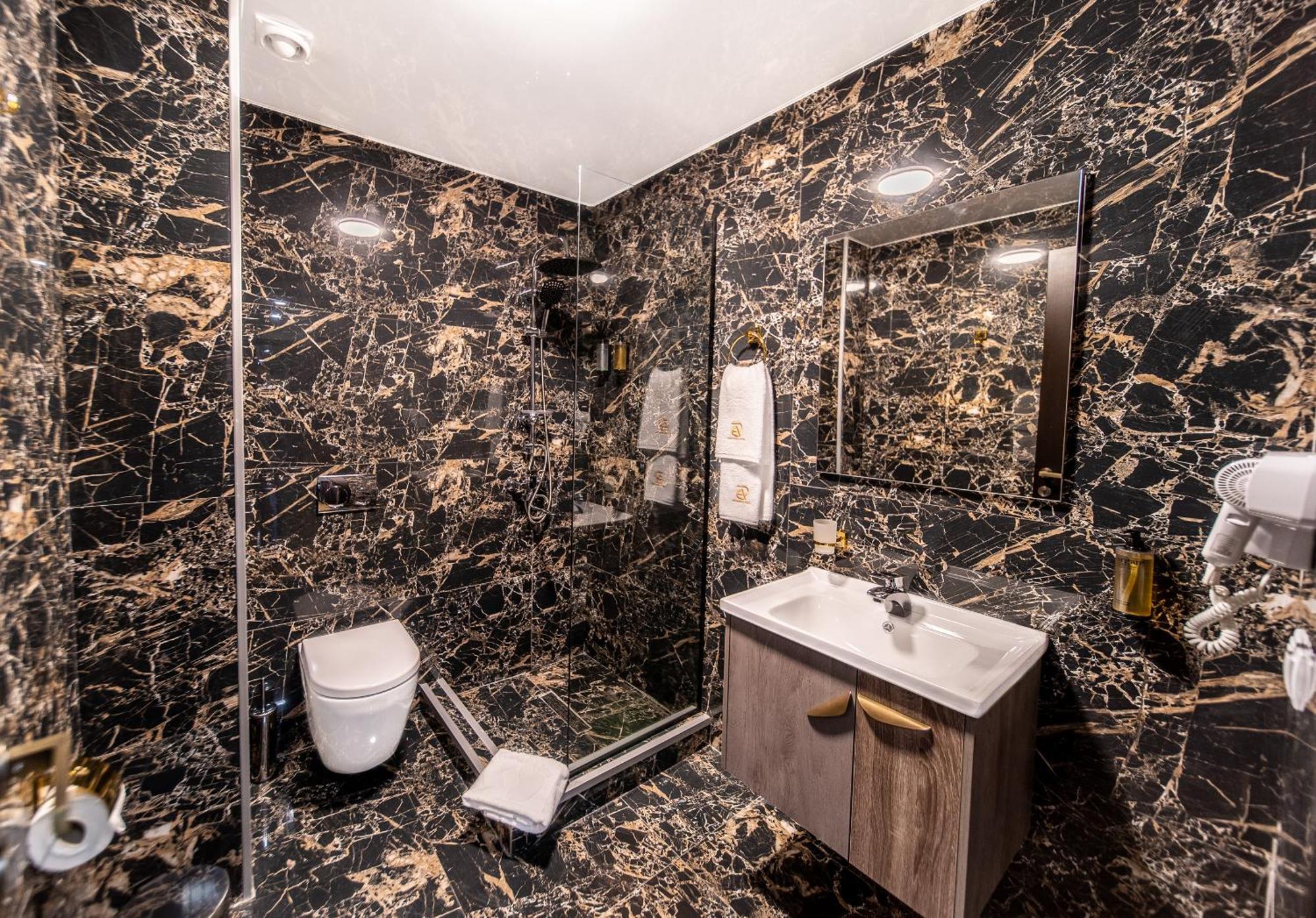Hotel Residence Plaza Τυφλίδα Δωμάτιο φωτογραφία